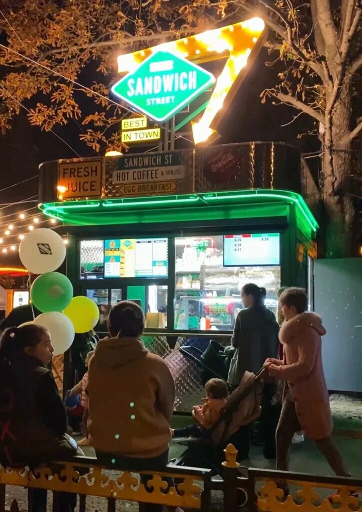 Балык экмек турция. Сэндвич стрит. Streets сэндвичи. Korean street sandwich. Стритсэндвичи.