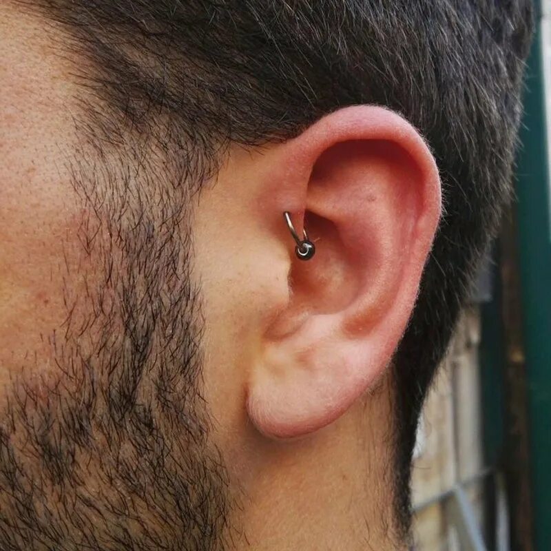 Мужчинам можно прокалывать уши