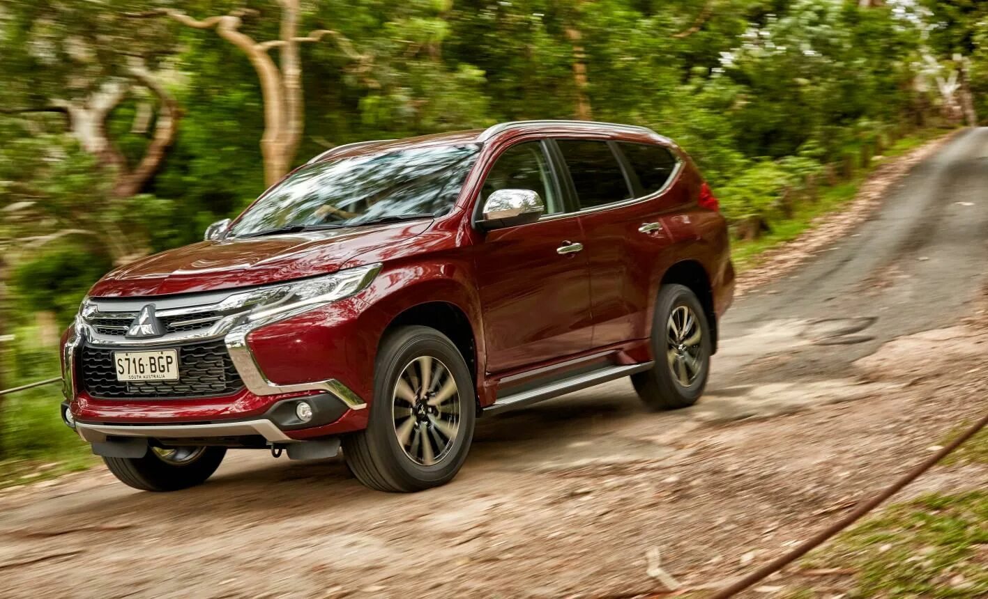 Новый mitsubishi pajero sport. Митсубиси Паджеро спорт. Митсубиси Паджеро 2016. Митсубиси Паджеро 2016г. Митсубиси Паджеро спорт 2016.