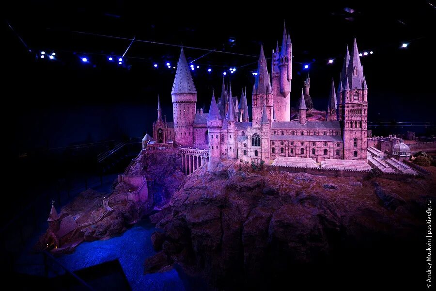 Гарри поттер замок хогвартс. В каком замке снимали хогвартс. Парк юниверсал в орландо гарри поттер. В каком замке снимали хогвартс. Эдинбургский замок гарри поттер.