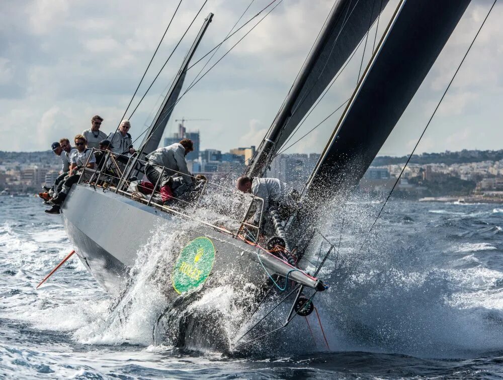 Sea racing. Rolex Middle Sea Race. Регата Rolex. Ролекс организатор гонка на яхтах.