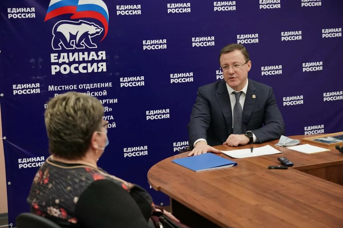 Губернатор азаров в тимашево. Русский предприниматель. Сафарова администрация тольятти. Прием азарова. Дмитрий азаров сенатор прием граждан фото.
