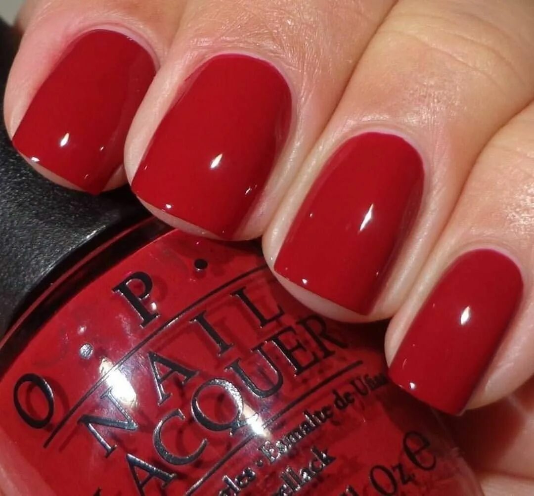 Лаки красные купить. OPI гель лак красный. OPI Shellac красный. Красные ногти. Красный маникюр на короткие.