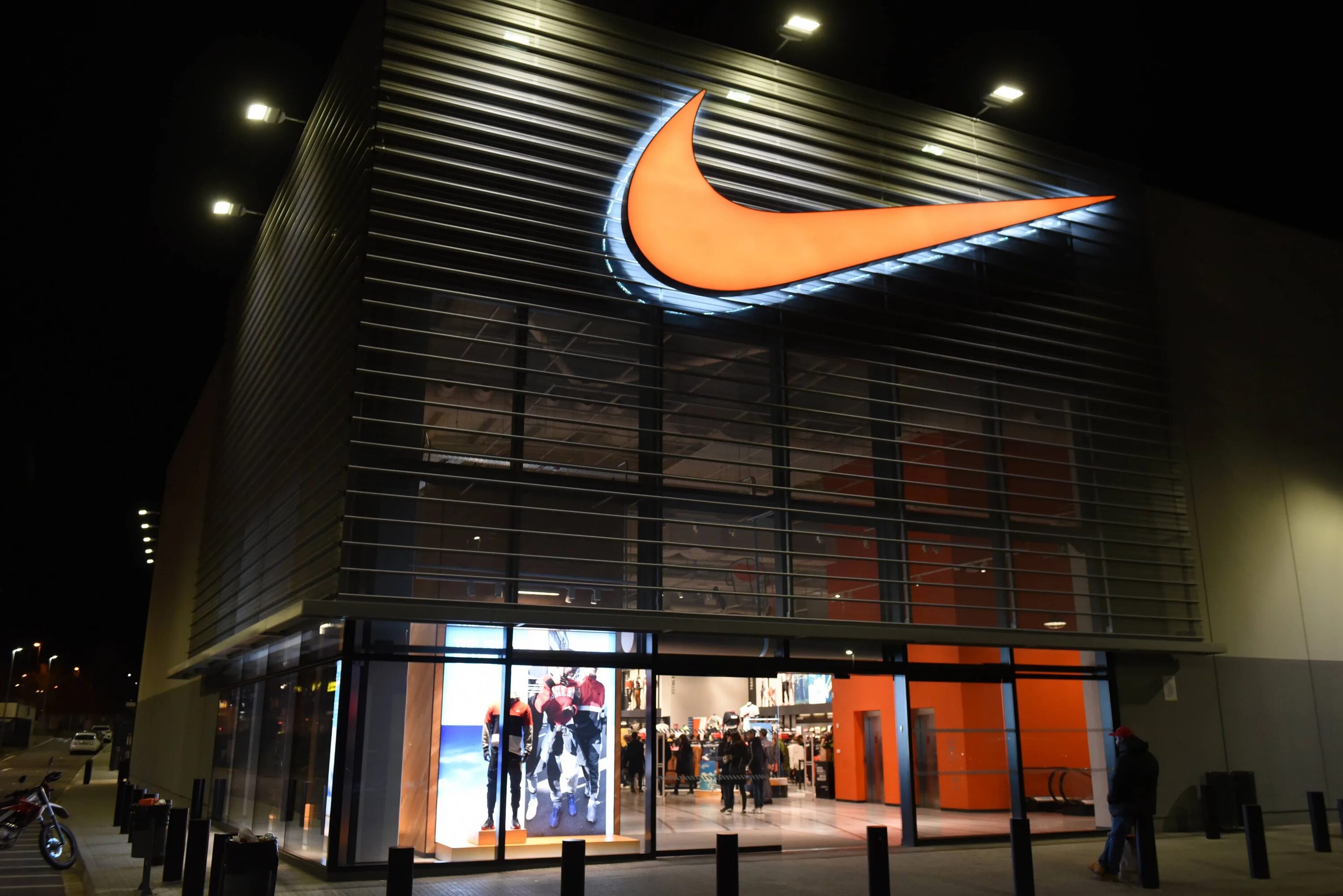 Nike stor. Nike Ритейл. Главный офис найк в США. Здание найк. Китайский найк