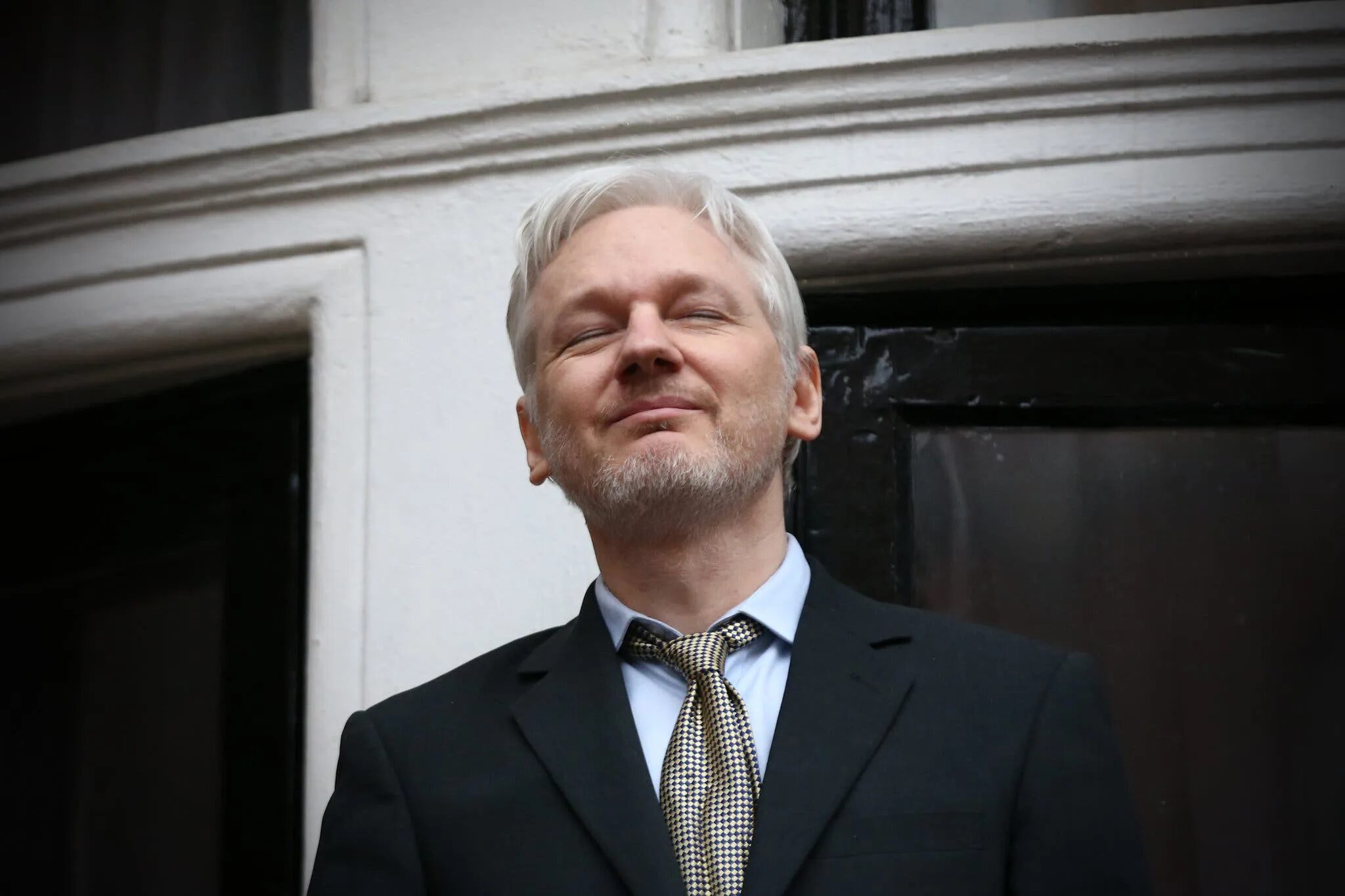 Wikileaks джулиан ассанж. Ассанж 2021г. Ассанж фото. Ассанж 2003 год. Джулиан ассанж арт.