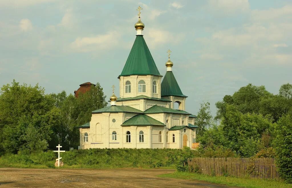 Троицкое алт край. Село Троицкое Алтайский край. Троицкий храм Троицкое Алтайский. Алтайский край Троицкий район село Троицкое. Троицкий храм Троицкого района Алтайского края.