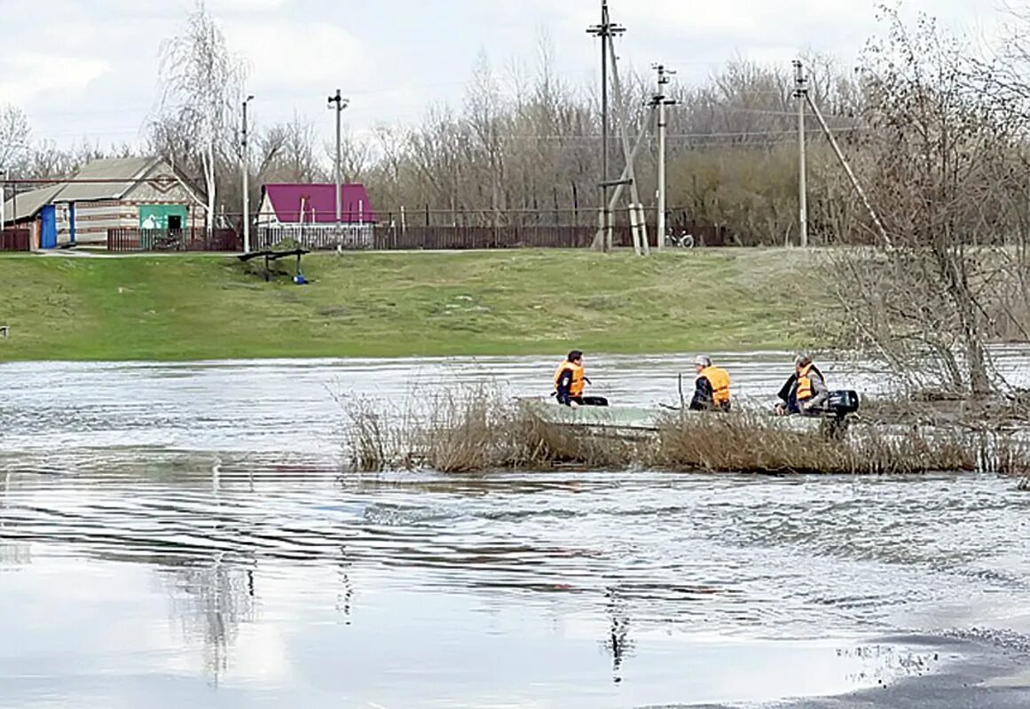 Уровень воды в тамбове сегодня. Подтопление в Тамбове. Затопление набережной Тамбов. Подтопляемый мост Саранск. Затопило мост в Нерехте.