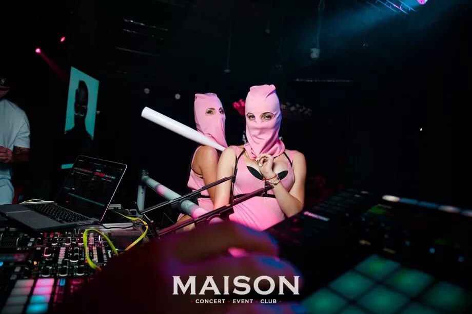 Maison тольятти. Мейсон тольятти ночной. Трц маисон концерт буды. Maison тольятти концерты. Maison club.