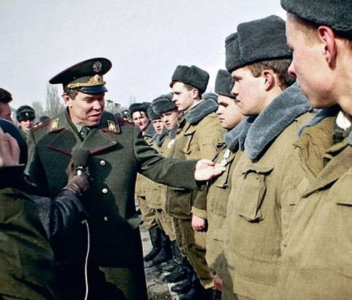 В чем обличают генералов. Лев Яковлевич Рохлин. Генерал Лев Яковлевич Рохлин. Генерал Рохлин в Чечне. Рохлин 1998.