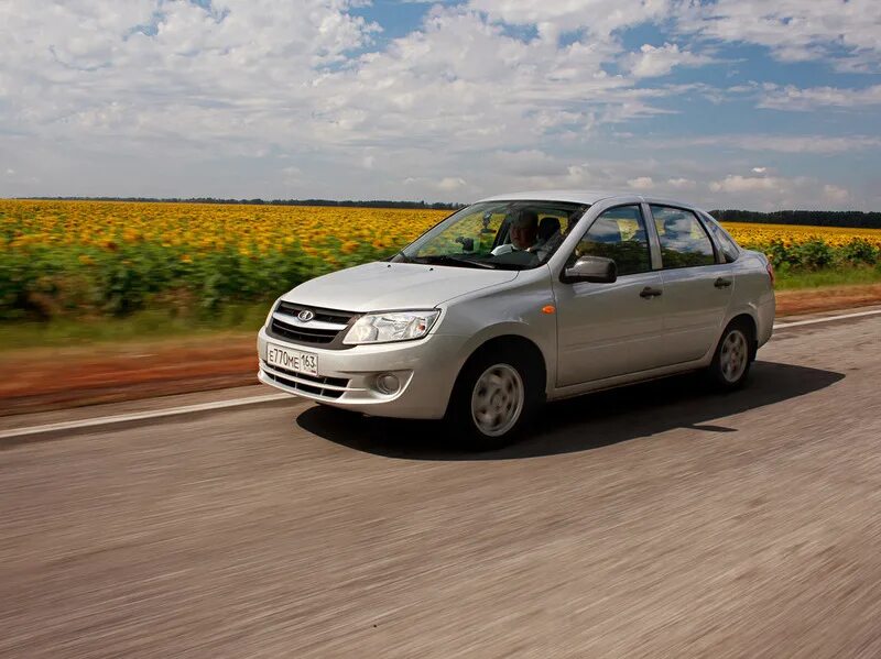 лада гранта автомат салон. лада гранта с486рн102рус. лада гранта люкс автомат 2021. лада гранта автомат. автомобиль гранта с автоматической коробкой цвет белый.