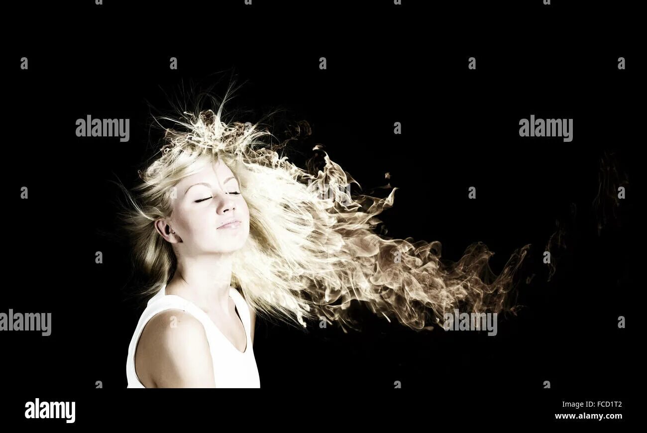 Огненная девушка. Девушка с горящими волосами. Сон горящие волосы на голове. Залысины на голове. Волосы огонь.