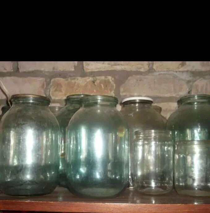 3 литровая банка. банки 3 литра много. трехлитровая банка. черная икра в трехлитровой банке. 3 литровая банка с водой.