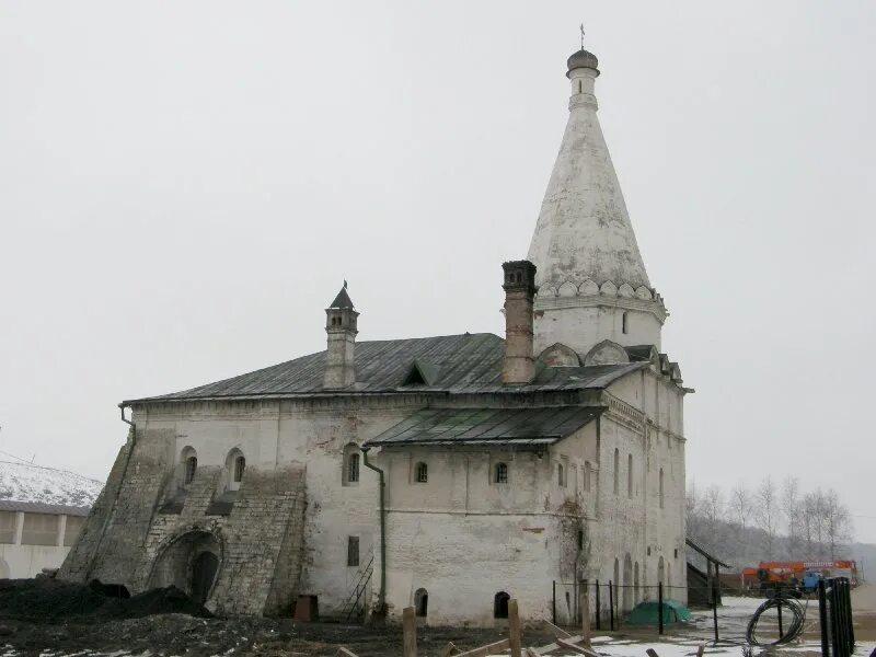Старицкий монастырь успенский собор внутри. Старицкий успенский монастырь введенская церковь. Успенский монастырь старица введенская церковь. Введенская церковь старица. Введенская церковь старица.