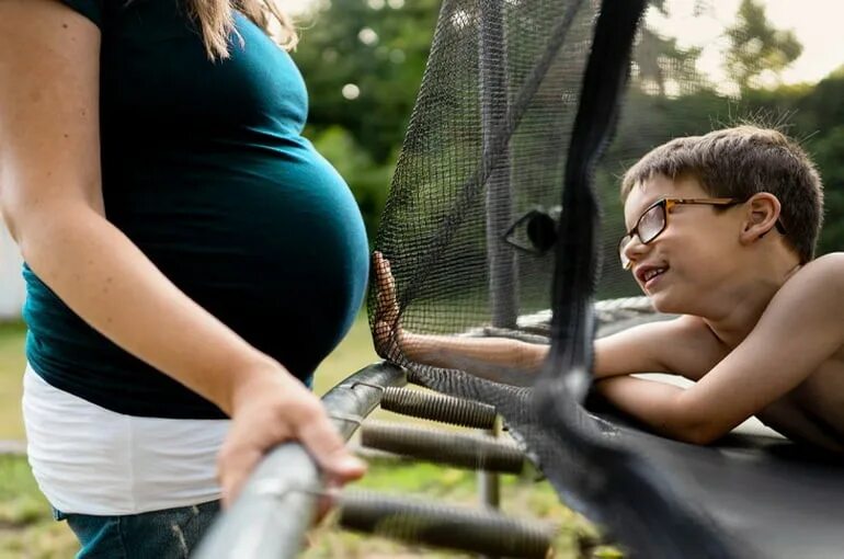 Опасная беременность девочка. Беременных женщин. Опасная беременность девочка. Беременная женщина. Беременная женщина.