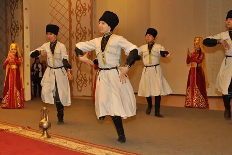 Шілтерлі іш киімдегі ханымдар