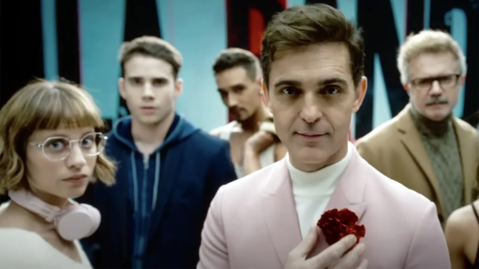 Бумажный дом берлин дата выхода. Берлин сериал 2025. бумажный дом сериал. netflix сериалы. берлин бумажный дом.
