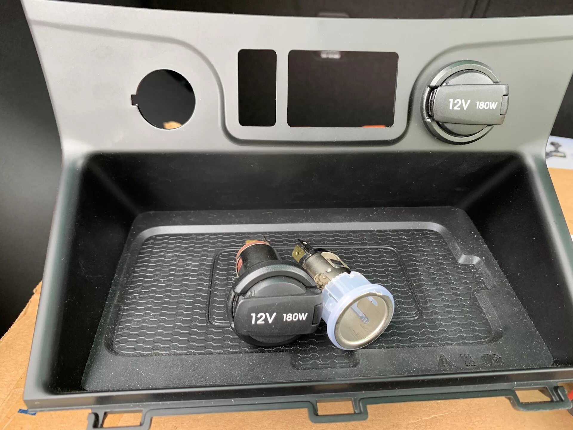 Прикуриватель hyundai tucson. Гнездо прикуриватель туксон 2008. Гнездо прикуривателя хендай. Прикуриватель хендай ix35. Артикул прикуривателя хендай акцент.