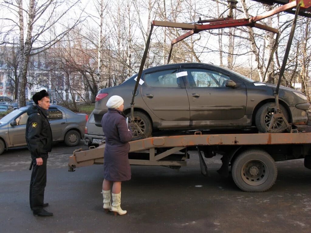 Арест автомобиля. Конфискация автомобиля. Арест автомобиля судебными приставами. Приставы автомобиль.