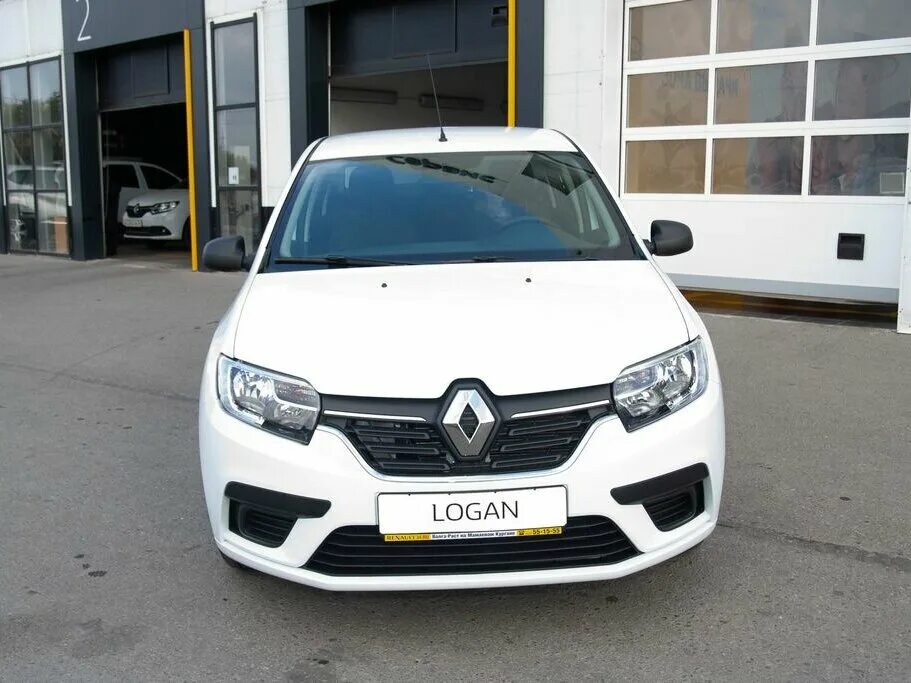 Рено Логан белый 2021. Рено Логан 2020 белый. Рено Логан 2019 белый. Renault Logan Life белый. Рено логан 2021 купить