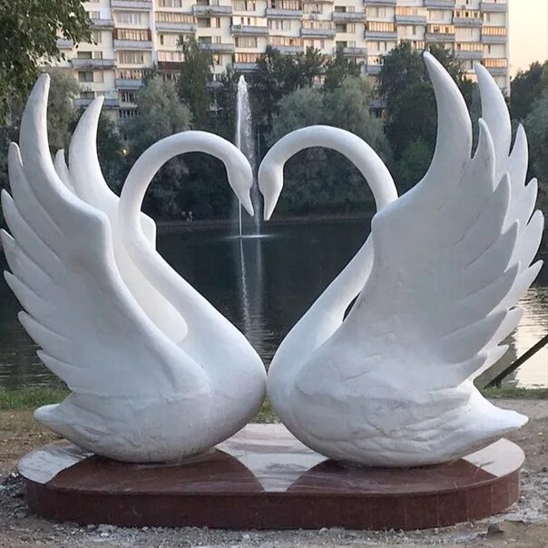 Памятник царевне лебедь в абакане. Скульптура лебеди где находится. Скульптура лебеди где находится. Сормовский парк лебеди памятник. Колпино памятник лебедю лебедя.