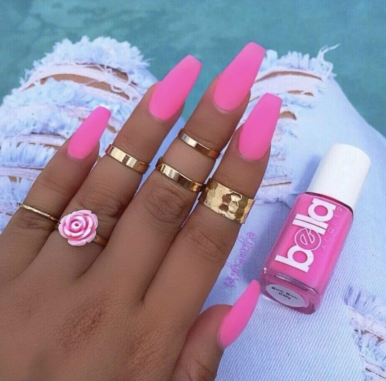 Наращивание розовый. Розовые ногти. Яркий розовый маникюр. Яркие розовые ногти. Розовые матовые ногти.