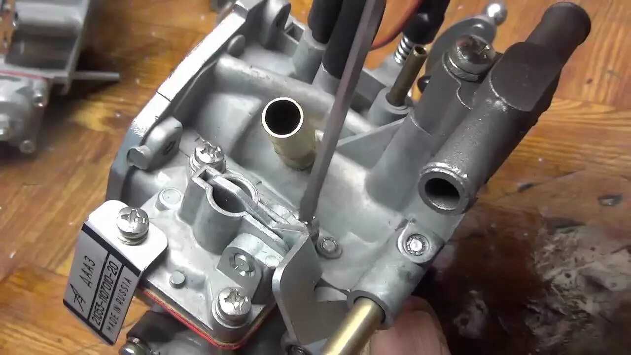 Льет карбюратор солекс. Карбюратор солекс газ 2410. солекс 21053. карбюратор под гбо. смеситель гбо солекс 21083.