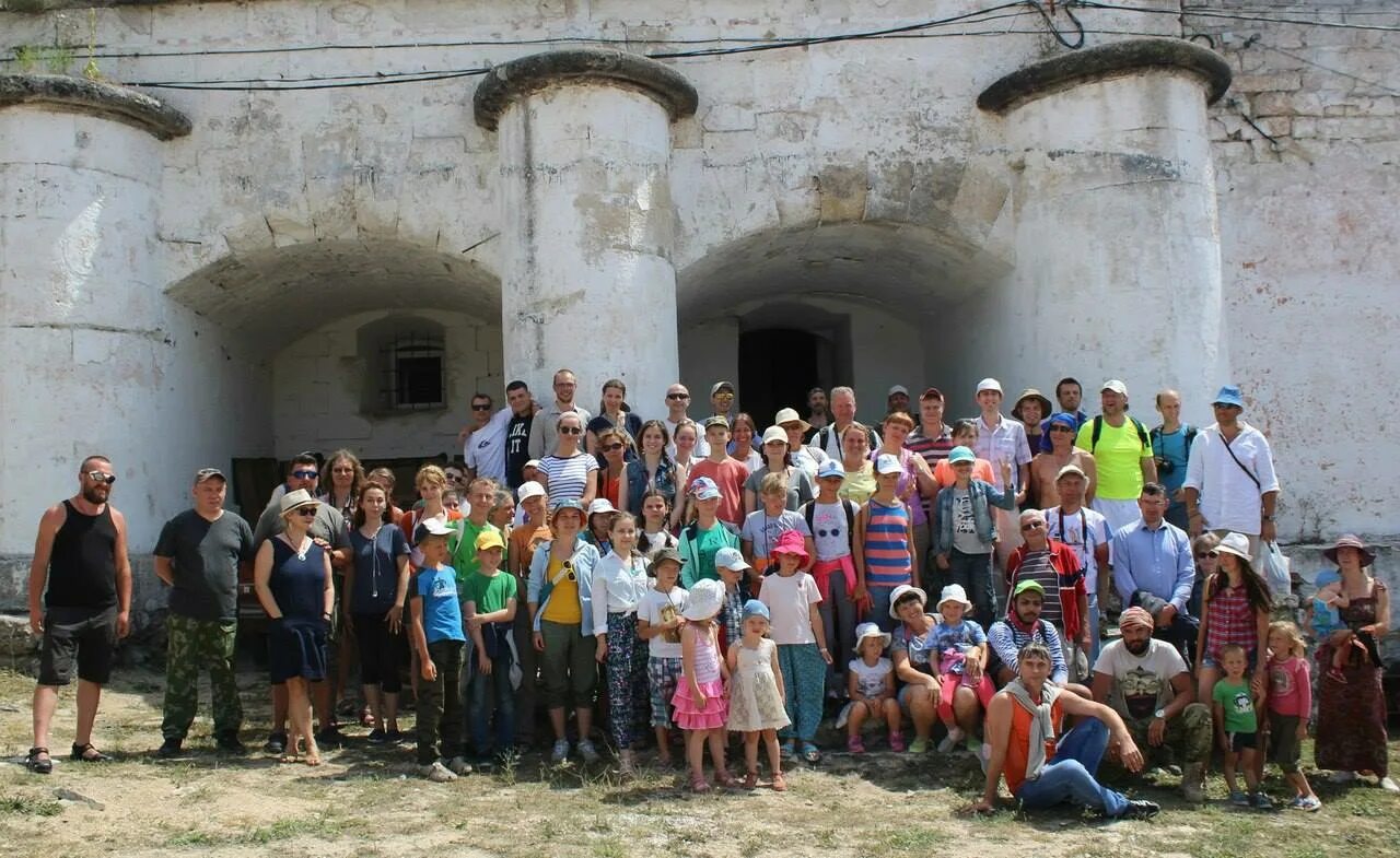 Крым раскопки кыз аул. Археологические раскопки в крыму. Некрополь кыз аул в крыму. Раскопки в яковенково крым. Яковенково кыз аул раскопки.
