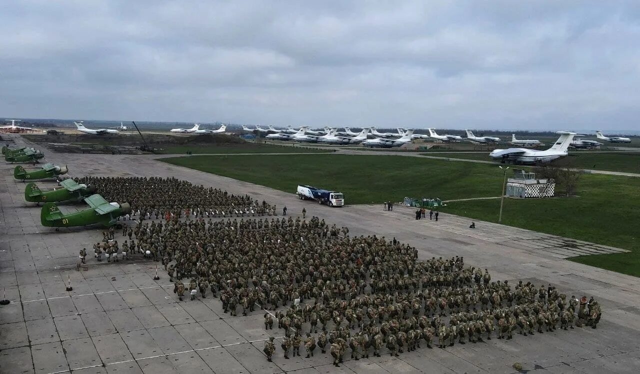 Потери десанта. Таганрог военный аэродром. Авиабаза Таганрог. Таганрог Центральный аэродром. Ил 76 Таганрог.