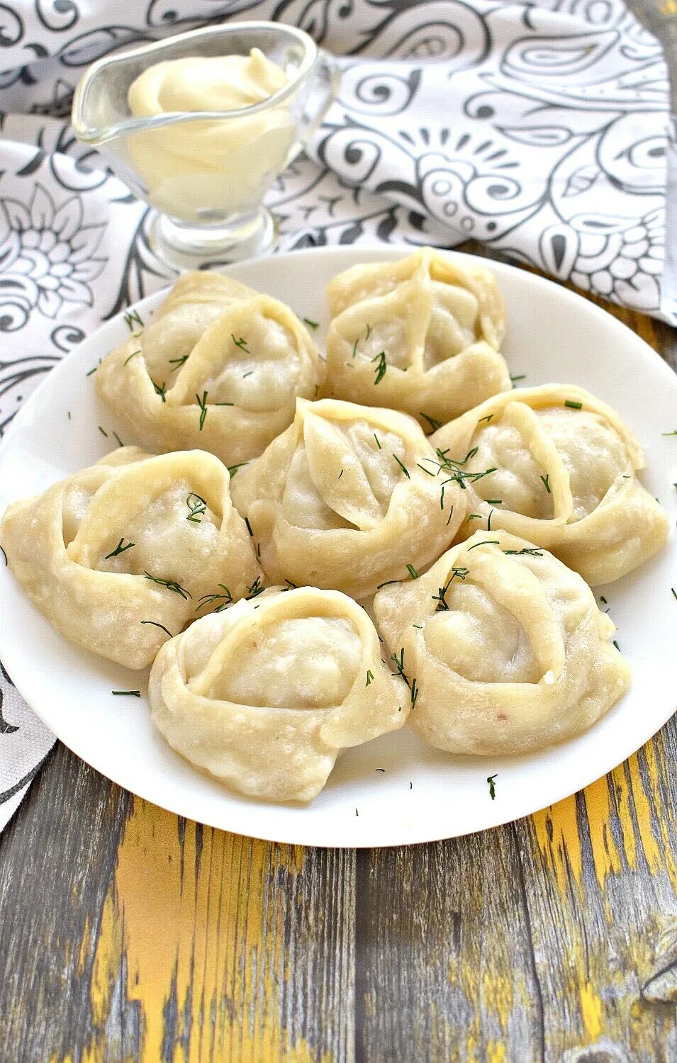 Пельмени с мясом. Манты на праздничный стол. Манты с говядиной и луком. Манты кыргызские. Манты говядина.
