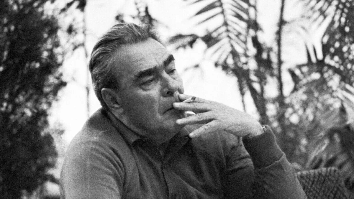 Брежнев отставка. Брежнев 1964. Брежнев в молодости. Брежнев отставка. Брежнев отставка.