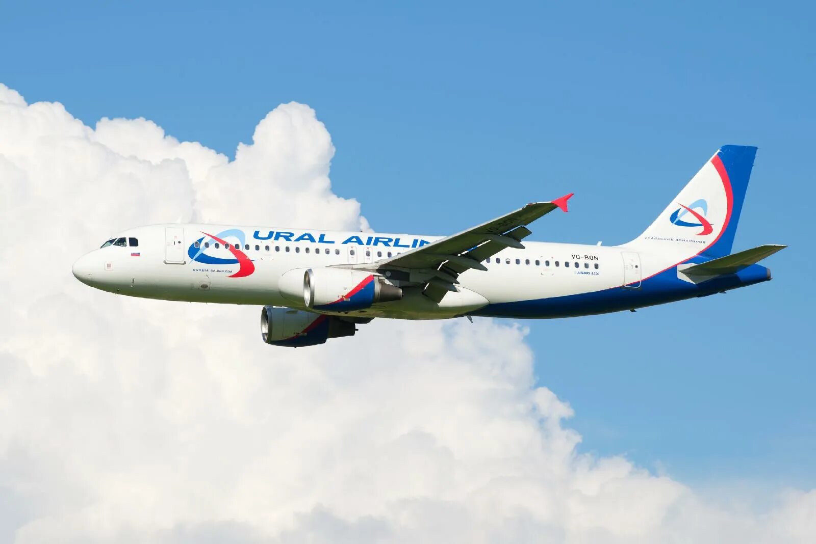 Уральские авиалинии сочи. Бортпроводник ural airlines. Уральские авиалинии 26с. Летают ли уральские авиалинии. Самолёт уральские авиалинии.