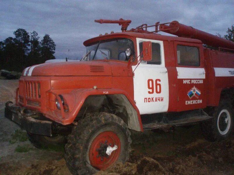 Пробег пожарного автомобиля. ЗИЛ 131 АЦ. ЗИЛ 131 пожарный. ЗИЛ 131 Firetruck. ЗИЛ-131 пожарный "АЦ-40(131)-137.