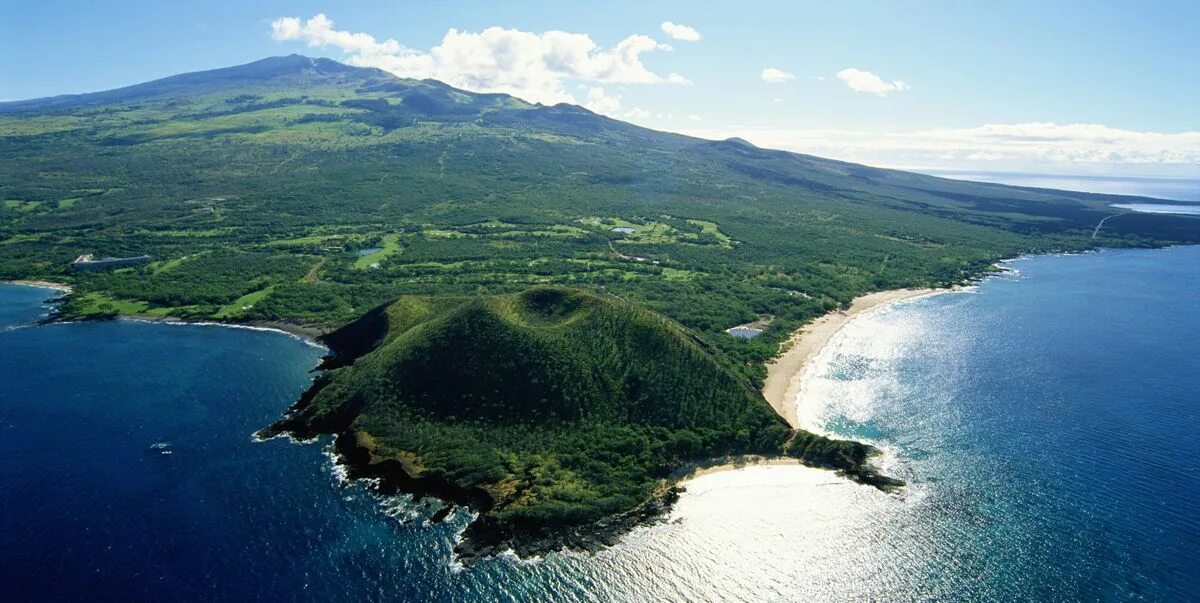 Two large islands. Остров Мауи Гавайи. Остров Ниихау на Гавайях. Мауи Гавайские острова (США). Остров Кауаи, Гавайские острова.