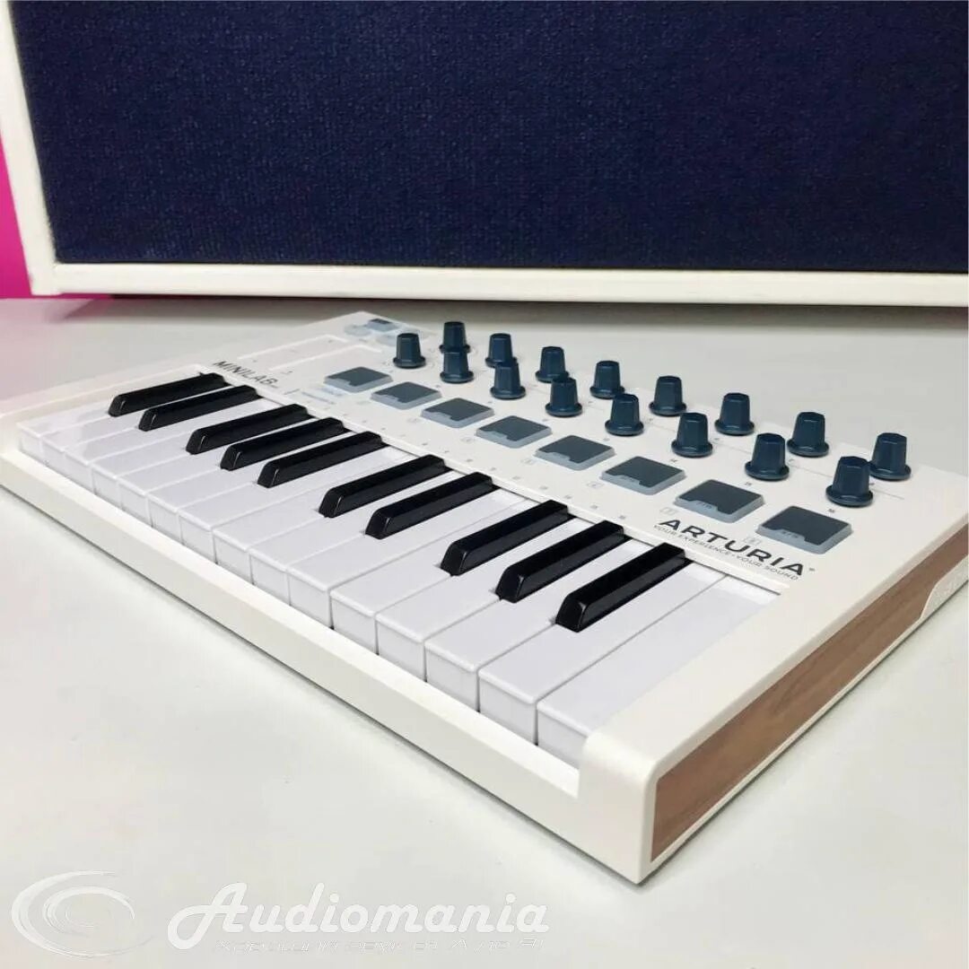 Midi клавиатура minilab. Arturia minilab mkii. Arturia minilab 700. Midi-клавиатура arturia minilab. Midi клавиатура minilab.