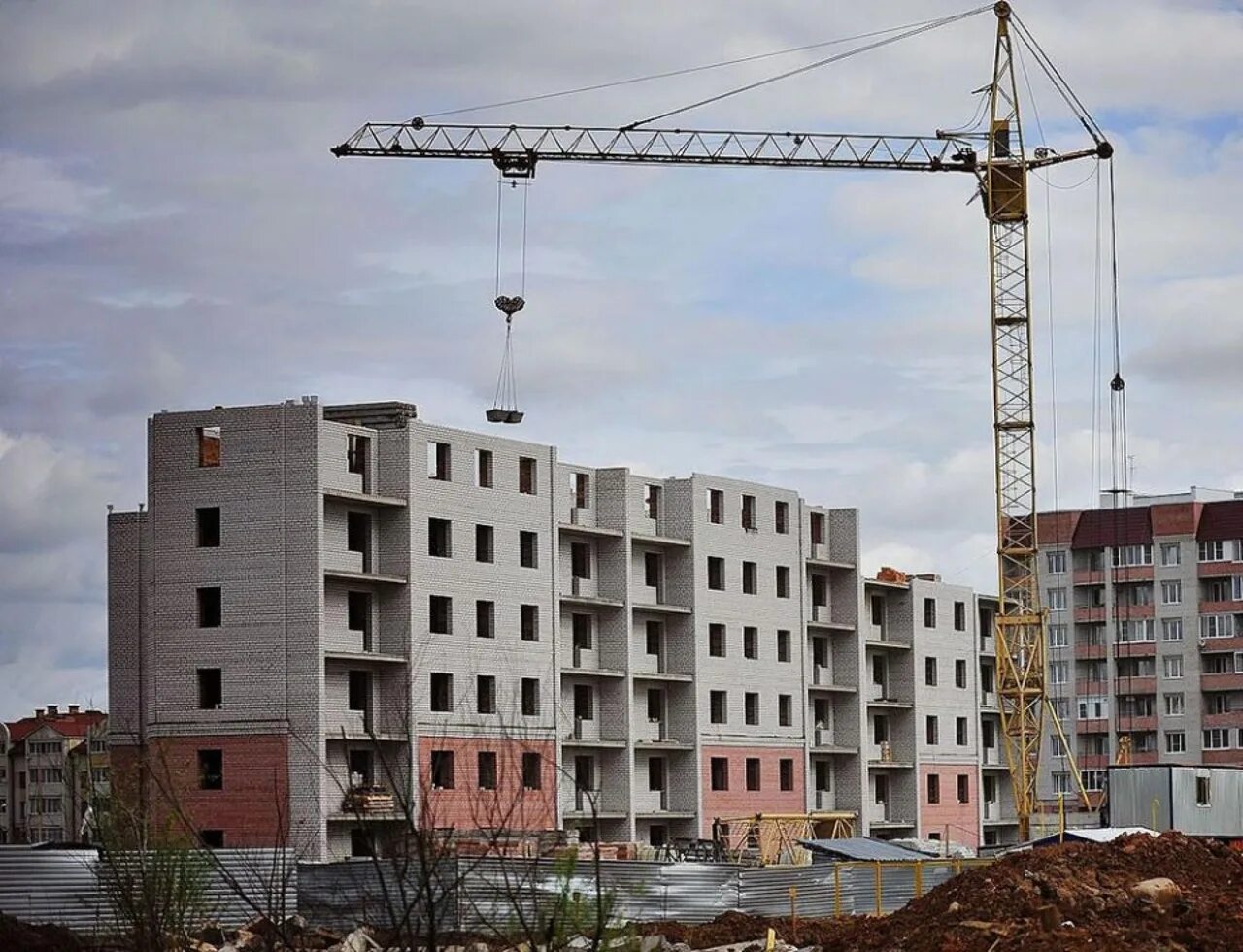 Стройка многоэтажки. Строительство города. Стройка многоэтажки. Стройка дома. Стройка панельных домов.