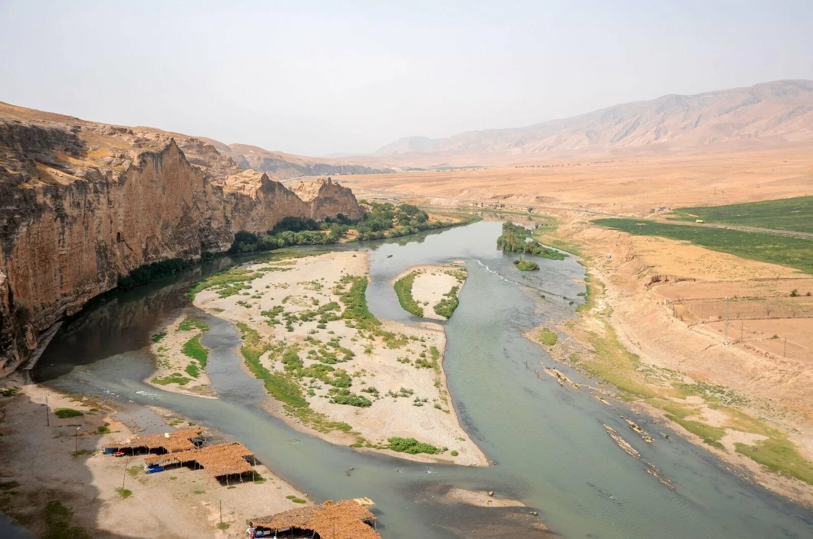 Длина реки тигр. Река Евфрат 2022. Река тигр и Евфрат. Ирак реки тигр и Евфрат. Река тигр Мосул.