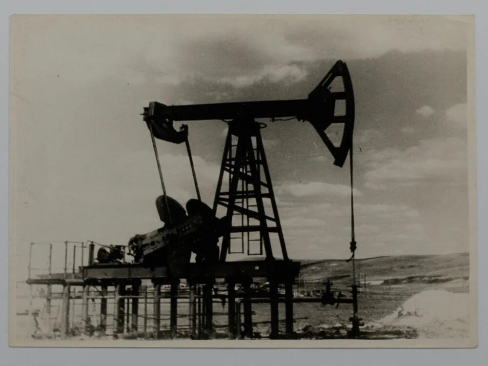 Бугурусланнефть первая нефтяная скважина. Первая нефть в Бугуруслане. 1937 Бугурусланнефть. Нефть Бугуруслан скважина 1.