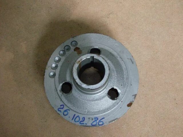 Шкив водяного насоса зил 130. 130 шкив. 130 шкив. Шкив 10. Шкив зил 130.