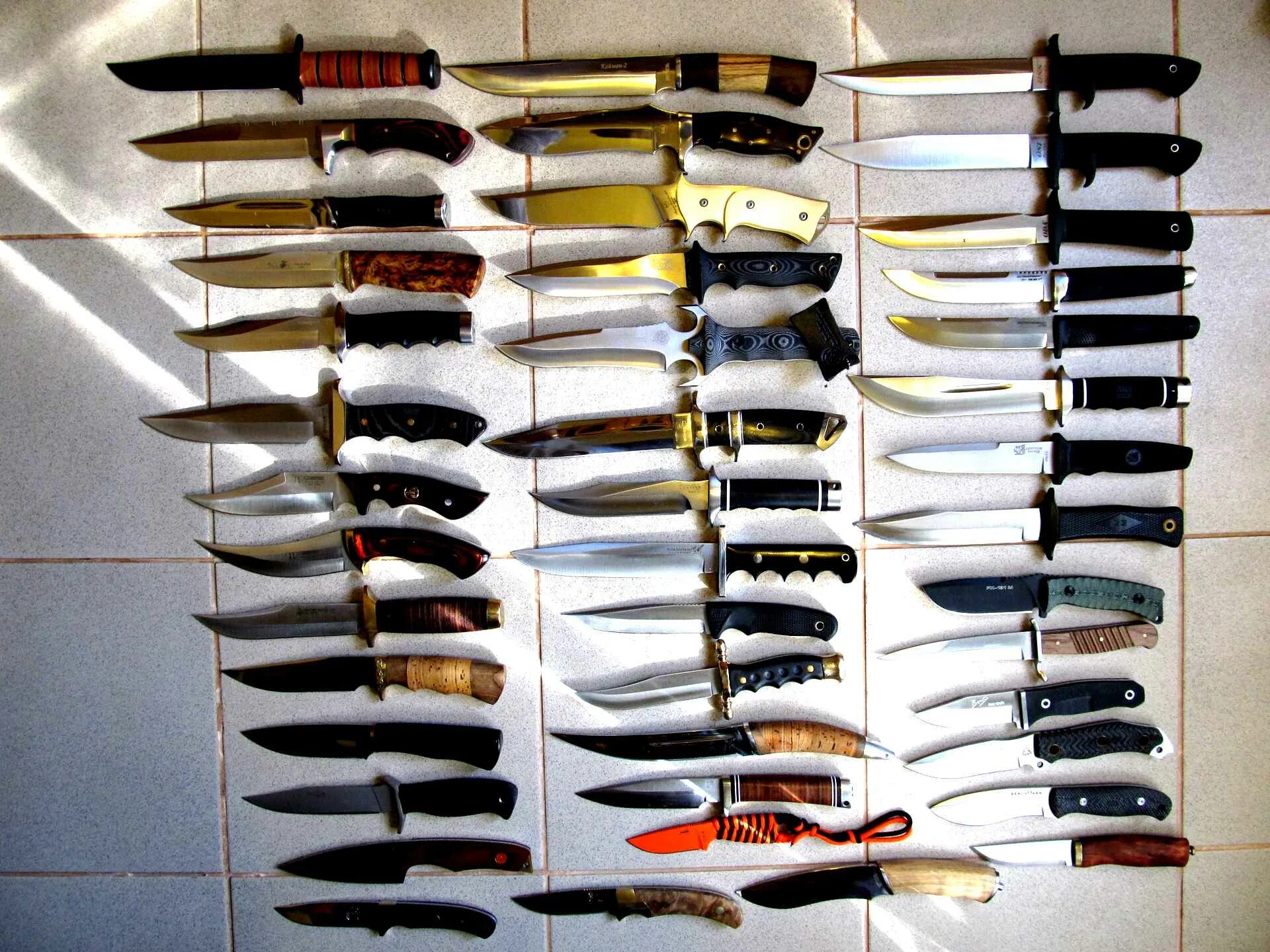Продажа холодного оружия. Коллекционные ножи. Коллекция ножей. Интересные формы ножей. Холодное оружие.