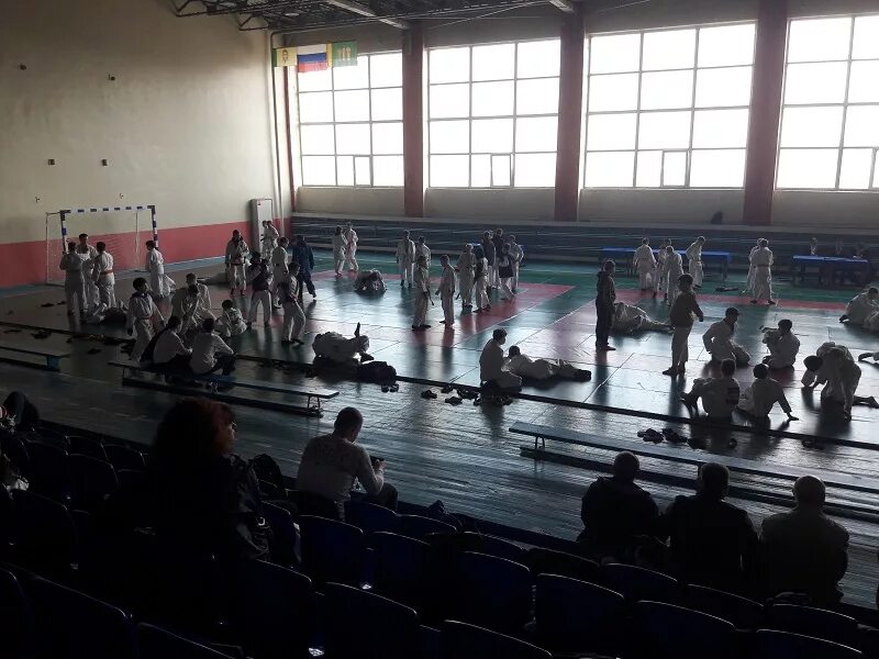 Спорткомплекс рубин. Рубин пенза каток. Спортивный комплекс пенза. Легкоатлетический манеж труд иркутск. Спорткомплекс рубин.