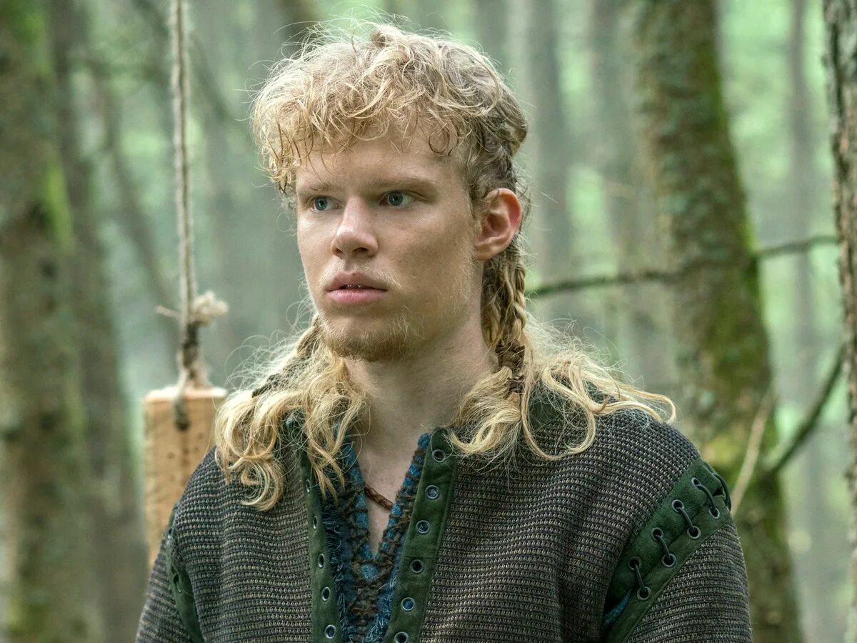 Сигурд викинги. Сигурд змееглазый актер. Ярл сигурд змееглазый. Сигурд змееглазый сын рагнара. Сигурд змееглазый актер.