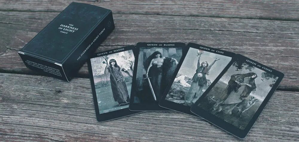 Что говорят карты янковский. Таро Darkness of Light Tarot галерея. Darkness Tarot колода. Таро тьмы и света. Колода Darkness of Light.