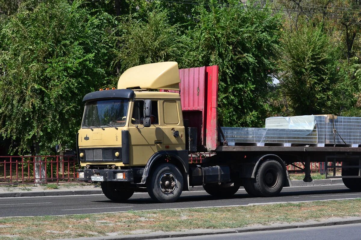 Маз 5440. Маз 5440 фура. Маз 5440 фура. Грузовик маз 5432. Рыжий маз 5440.