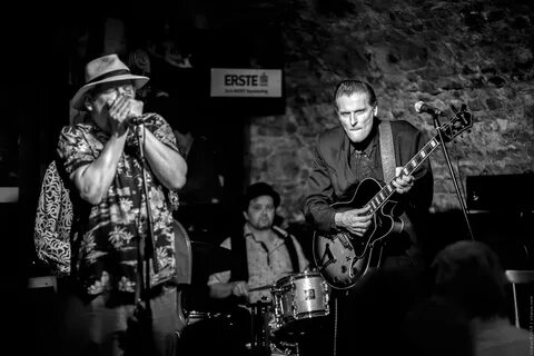 Altered five blues band