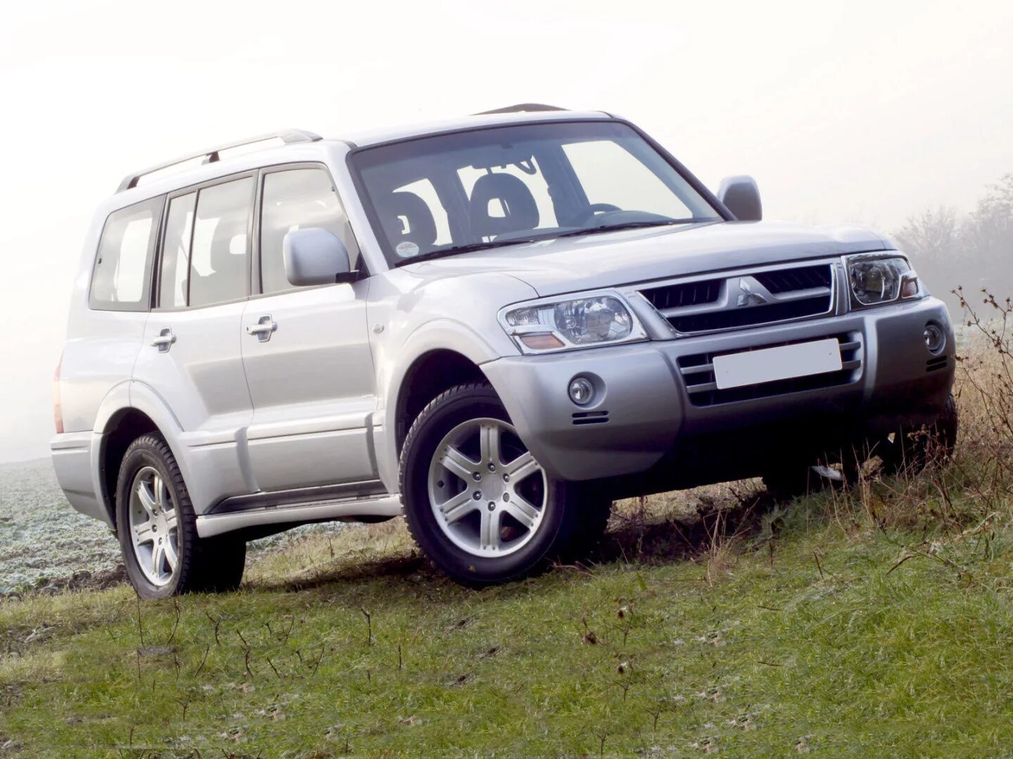 Pajero 3 поколения. Mitsubishi Pajero 3. Mitsubishi Pajero 2003-2006. Митсубиси Паджеро 4 2003. Mitsubishi Pajero 3.5 2006.