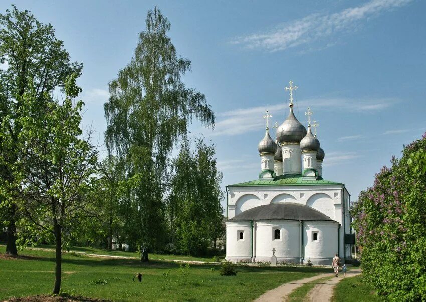 Монастырская площадь 1 орел. Каменный храм. Монастырская площадь 1. Солотча монастырь иоанновская надвратная. Пятницкая слобода.