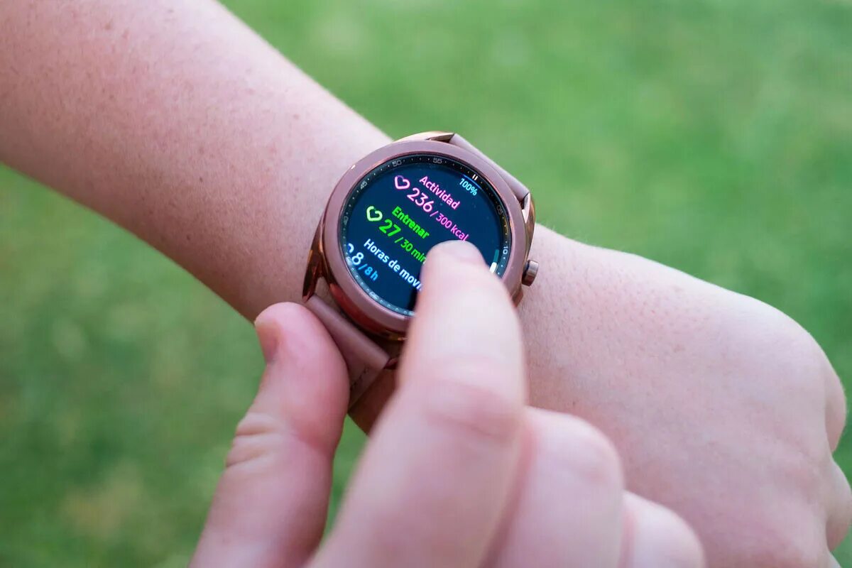 Мир пей galaxy watch. Самсунг галакси вотч 3 45 мм. смарт часы гэлакси вотч 4 оливковый. умные часы samsung galaxy watch 4 44 мм. смарт часы самсунг женские.