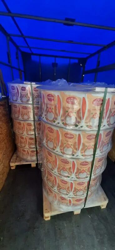 брак упаковки. брак упаковки. груз с поврежденной упаковкой. брак упаковки. Piglette- коллекционная фигурка зайки.