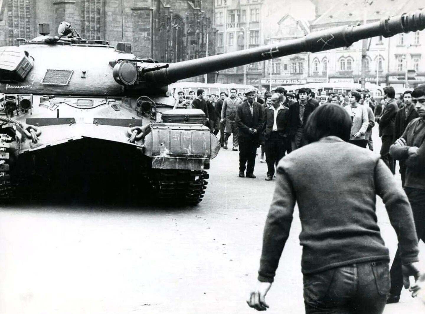 Время в чехословакии. Т-10 операция Дунай. Т-10 Чехословакия. Операция Дунай 1968 танки. Т-62 операция Дунай 1968.