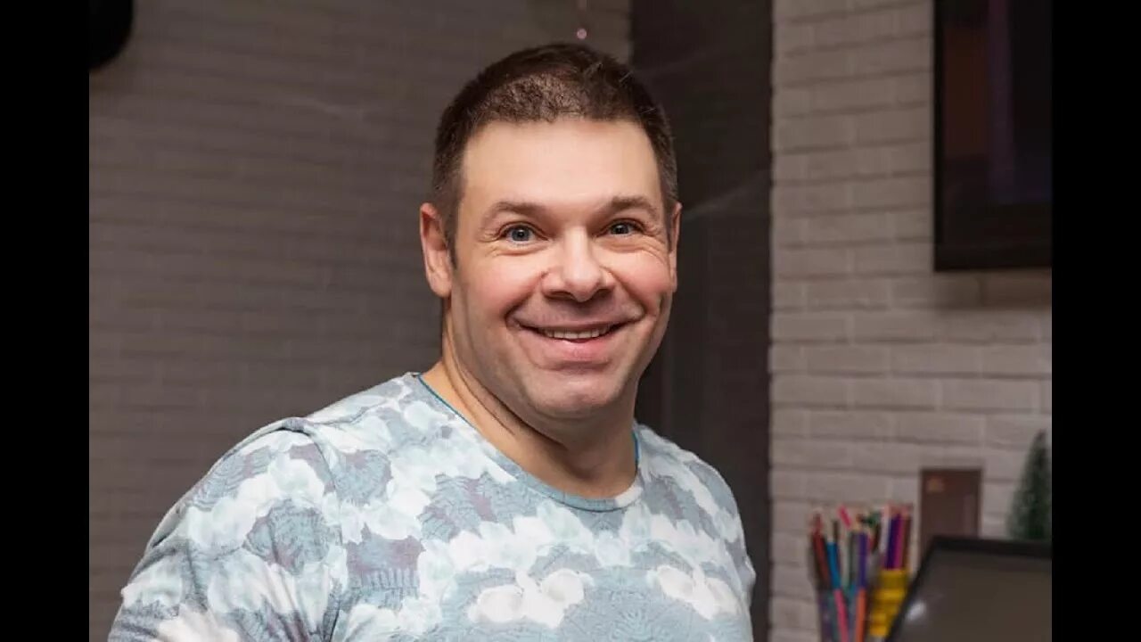 Юрий абрамов биография личная жизнь Звезда сериала "Учитель в законе" Юрий Беляев опроверг слухи о романе с Ириной М